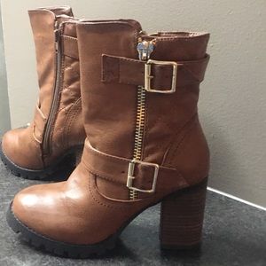 NWOT women’s size 6 boots